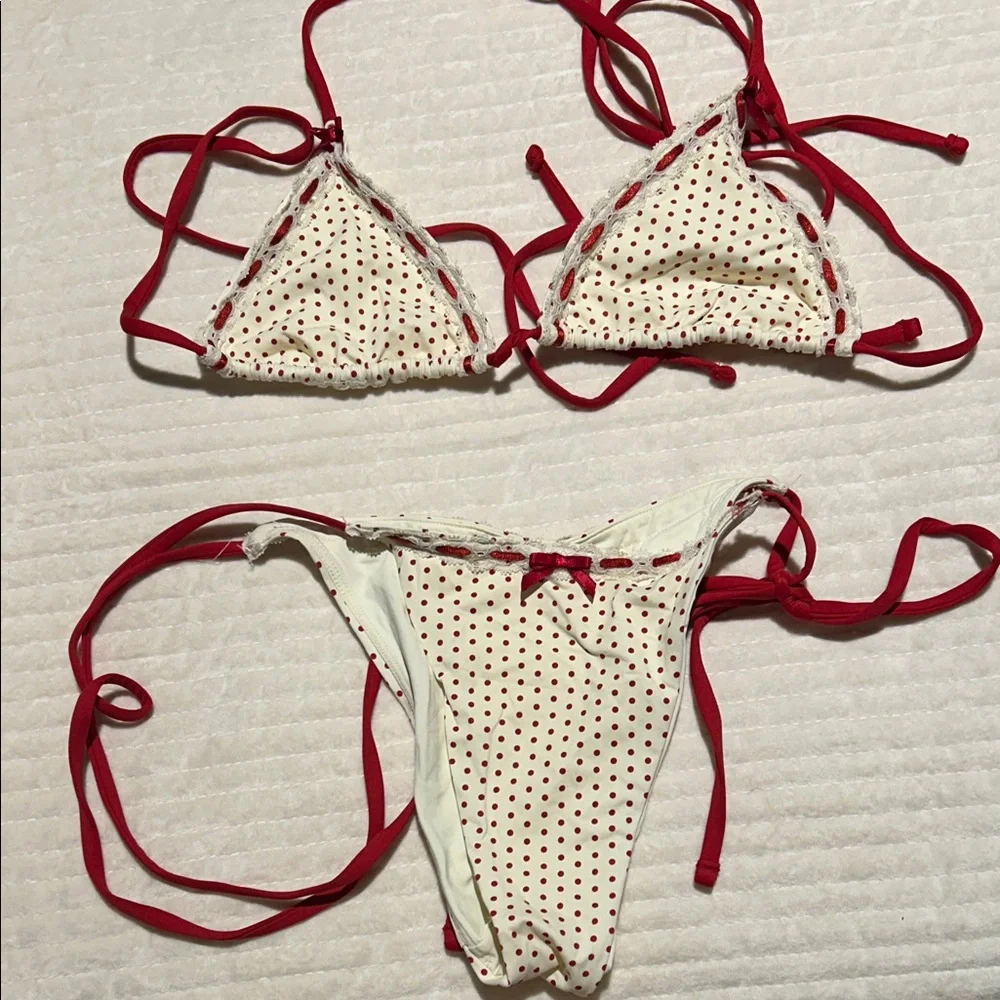 Bella Hadid x Frankie’s Bikinis collab bikini set - Picture 2 of 4